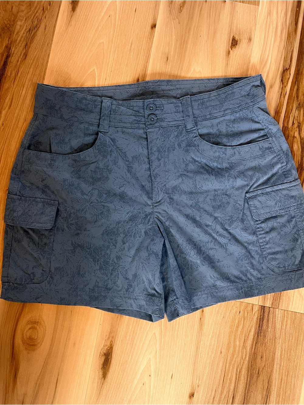 Eddie Bauer Womens 10 Sightscape Cargo Shorts Blue Floral Hiking Outdoor Fishing